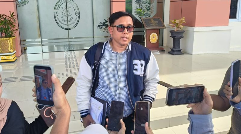 Penasihat hukum IL, Darma Tyas Utomo ketika beri keterangan pers usai ajukan permohonan praperadilan